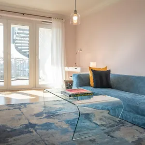 Apartment Cls Moderne City-wohnung Tiefgarage, E-laden, Balkon, Parken, Blick Ueber Hamburg, Cafe Im Haus, Bus Gegenueber, Flex Check In, Hamburg